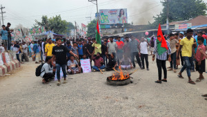 পাবনা-১ আসনের সীমানা পুনর্বহালের দাবিতে মহাসড়ক অবরোধ
