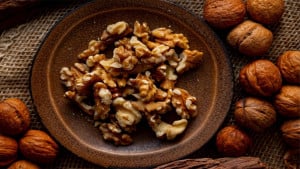প্রতিদিন আখরোট খাওয়া কেন উপকারী? 