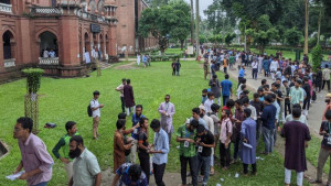 ‘ভুল করে’ দেওয়া হলো পূরণ করা ব্যালট, পোলিং অফিসার প্রত্যাহার