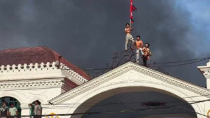 নেপালে পার্লামেন্ট ভবনে আগুন, আলোচনায় নতুন প্রধানমন্ত্রী