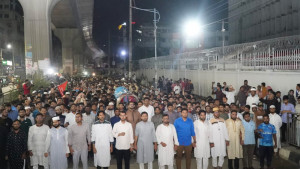 জাকসুর ফলাফল বিলম্বের প্রতিবাদে শিবিরের বিক্ষোভ