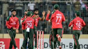 ভারতের বিপক্ষে তানজিম সাকিবকে একাদশে চান হার্শা
