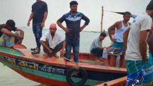 মেঘনায় বাল্কহেডের ধাক্কায় ট্রলারডুবি, নিখোঁজ ১ জেলে