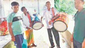 জমে উঠেছে দেশের একমাত্র ঢাকের হাট