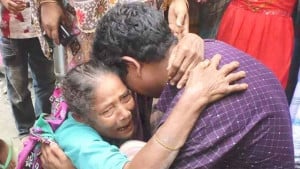 ২৮ বছর পর মা-বাবার কাছে ফিরলেন ছেলে
