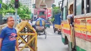 কোথাও হাতের ইশারায় নিয়ন্ত্রণ কোথাও আলোই জ্বলে না