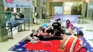 উন্নয়নের দাবিতে আমরণ অনশনে ৭ শিক্ষার্থী