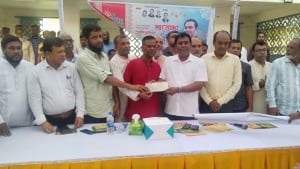 পুলিশের চোখে পলাতক আসামি বিএনপি নেতার সভায় হাজির