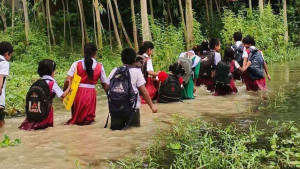 ৬০০ মিটার রাস্তায় দুর্ভোগ