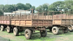 শেডঘর না থাকায় খোলা স্থানে নষ্ট হচ্ছে যানবাহন