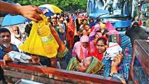 সাশ্রয়ের জন্য ওএমএসের লাইনে মধ্যবিত্তরাও