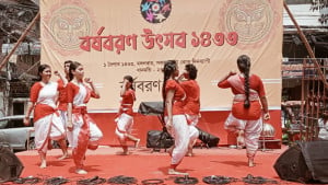 ধানমন্ডিতে বৈশাখ বরণে রঙিন মঙ্গল শোভাযাত্রা 