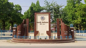 গভীর রাতে কক্ষে তল্লাশি, ৩ হল সংসদ নেতার আবাসিকতা বাতিল