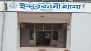 নিজের বিয়ে বন্ধে থানায় স্কুলছাত্রী