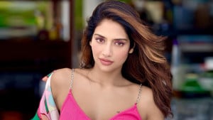 অভিমান ভুলে ফের নির্বাচনের মাঠে নুসরাত