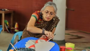 রংতুলি হাতে বিপাশা বললেন, আমি এখনো শিক্ষার্থী