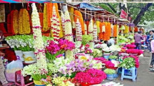 শাহবাগে ফুলের অর্ধশত দোকান উচ্ছেদ