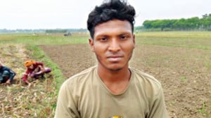 ‘ছেলে পড়াশোনা করতে চায়, কিন্তু আমি পারতিছি নে’
