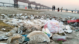 নদীতেই ফিরছে ছাত্রদলের কুড়ানো ময়লা, ক্ষোভ