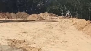 পাহাড় কেটে পোলট্রি খামারের প্রস্তুতি