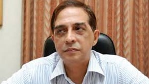 স্বৈরশাসনের দায় সংবিধানের নয়  অপব্যবহারকারীদের