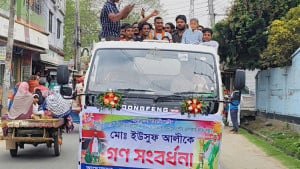 খোলা ট্রাকে সংবর্ধনা সাফজয়ী ইউসুফকে