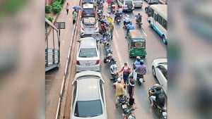 পেট্রোল পাম্পে জীবনের গতি