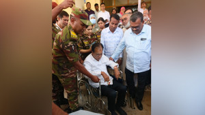 সৈয়দপুরে হঠাৎ অসুস্থ ত্রাণমন্ত্রী, এয়ার অ্যাম্বুলেন্সে নেওয়া হচ্ছে ঢাকায় 