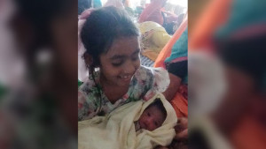 স্বজনের আবদার মেয়ের নাম ‘বৈশাখী’ রাখার