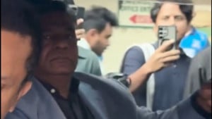 বোর্ড ভেঙে দেওয়ায় বিসিবি ছাড়লেন বুলবুল, দায়িত্বে তামিমের কমিটি