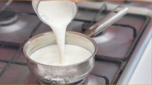 দুধে ভেজাল মেশানো হয়েছে কিনা বুঝবেন যেভাবে