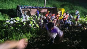 কুমিল্লায় চালবোঝাই ট্রাক খাদে পড়ে নিহত ৭, সবাই দিনাজপুরের