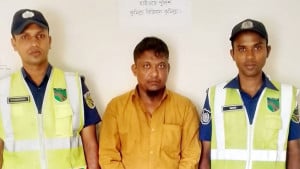 পায়ুপথে পাওয়া গেলো ২৪ প্যাকেট ইয়াবা