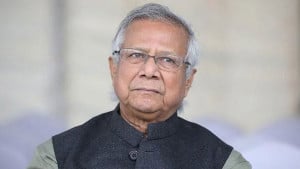 ড. ইউনূসসহ সব উপদেষ্টার দেশত্যাগে নিষেধাজ্ঞা চেয়ে লিগ্যাল নোটিশ