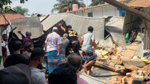 গুদামের টিনের চাপে দেয়াল ধস, হোটেল ম্যানেজার নিহত