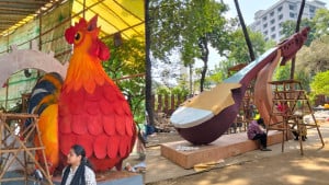বর্ষবরণের শেষ মুহূর্তের প্রস্তুতি চলছে ঢাবির চারুকলায় 