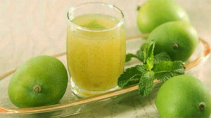 গরমে স্বস্তি পেতে ঘরে বানান কাঁচা আমের শরবত 