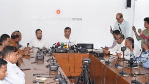 মজুদ নিয়ে শঙ্কা ‘মনস্তাত্ত্বিক’, ঘাটতি নেই: জ্বালানি মন্ত্রণালয়