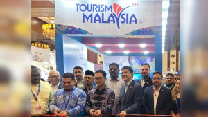 ঢাকা ট্রাভেল মার্টে প্যাভিলিয়ন উদ্বোধন করল ট্যুরিজম মালয়েশিয়া