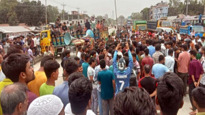 নিরাপদ সড়কের দাবিতে মহাসড়ক অবরোধ, স্থবির উত্তরবঙ্গ