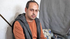 গাজার ধ্বংসস্তূপে এক বাবার হাহাকার