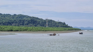 উখিয়ায় মাইন বিস্ফোরণে উড়ে গেছে রোহিঙ্গা যুবকের পা