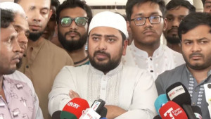 ড. ইউনূসকে রাজপথে নামতে বললেন নাহিদ 