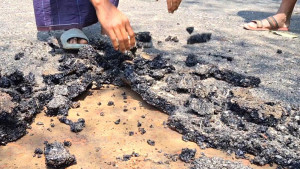হাতের টানে উঠে যাচ্ছে কার্পেটিং
