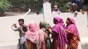 সিরাজগঞ্জে মসজিদ কমিটি নিয়ে হাতাহাতি, ধাওয়া-পাল্টা ধাওয়া