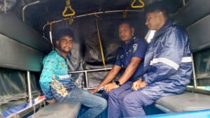 তেল নিতে গিয়ে পুলিশের সঙ্গে অসদাচরণের অভিযোগে যুবকের কারাদণ্ড