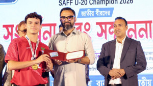 সাফজয়ী যুবাদের সংবর্ধনা ও অর্থ পুরস্কার দিলেন ক্রীড়া প্রতিমন্ত্রী
