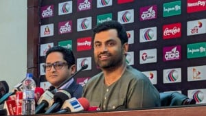 সাকিবের সঙ্গে মাশরাফি-দুর্জয়কেও মনে রাখতে বললেন তামিম