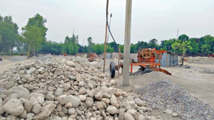 পাথর ভাঙা শিল্পে স্থবিরতা,  বিপাকে ২০ হাজার শ্রমিক