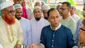 ফুল নিলেন না ডেপুটি স্পিকার, শিক্ষকদের দিলেন আত্মমর্যাদার বার্তা